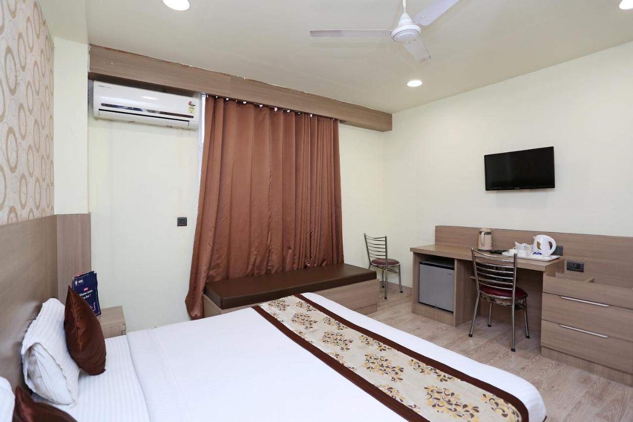 Capital O 5663 Gs Inn Chinhat Bagian luar foto