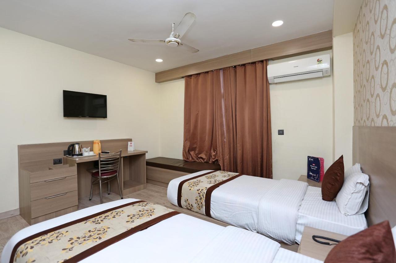 Capital O 5663 Gs Inn Chinhat Bagian luar foto