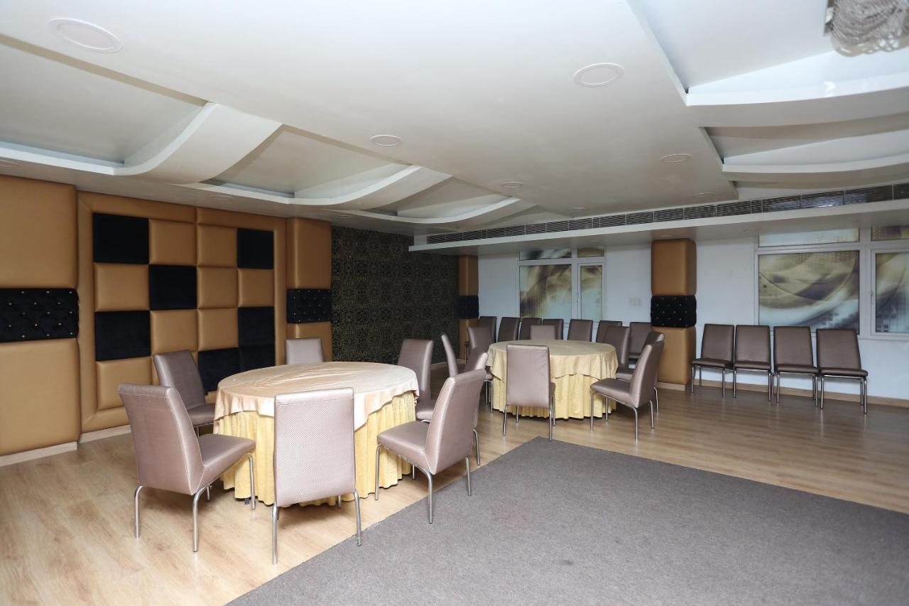 Capital O 5663 Gs Inn Chinhat Bagian luar foto