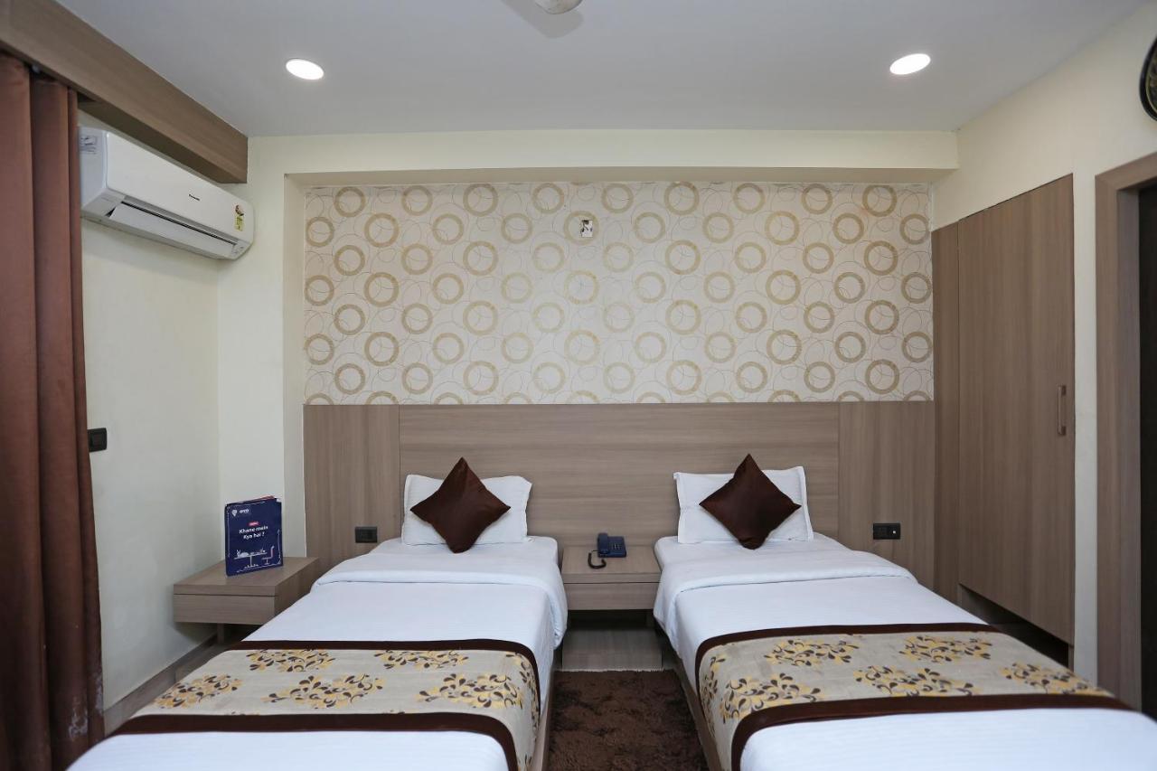 Capital O 5663 Gs Inn Chinhat Bagian luar foto