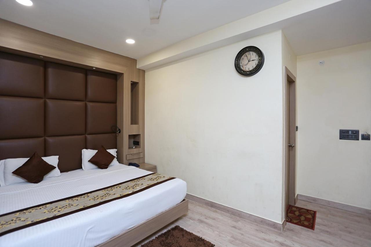 Capital O 5663 Gs Inn Chinhat Bagian luar foto