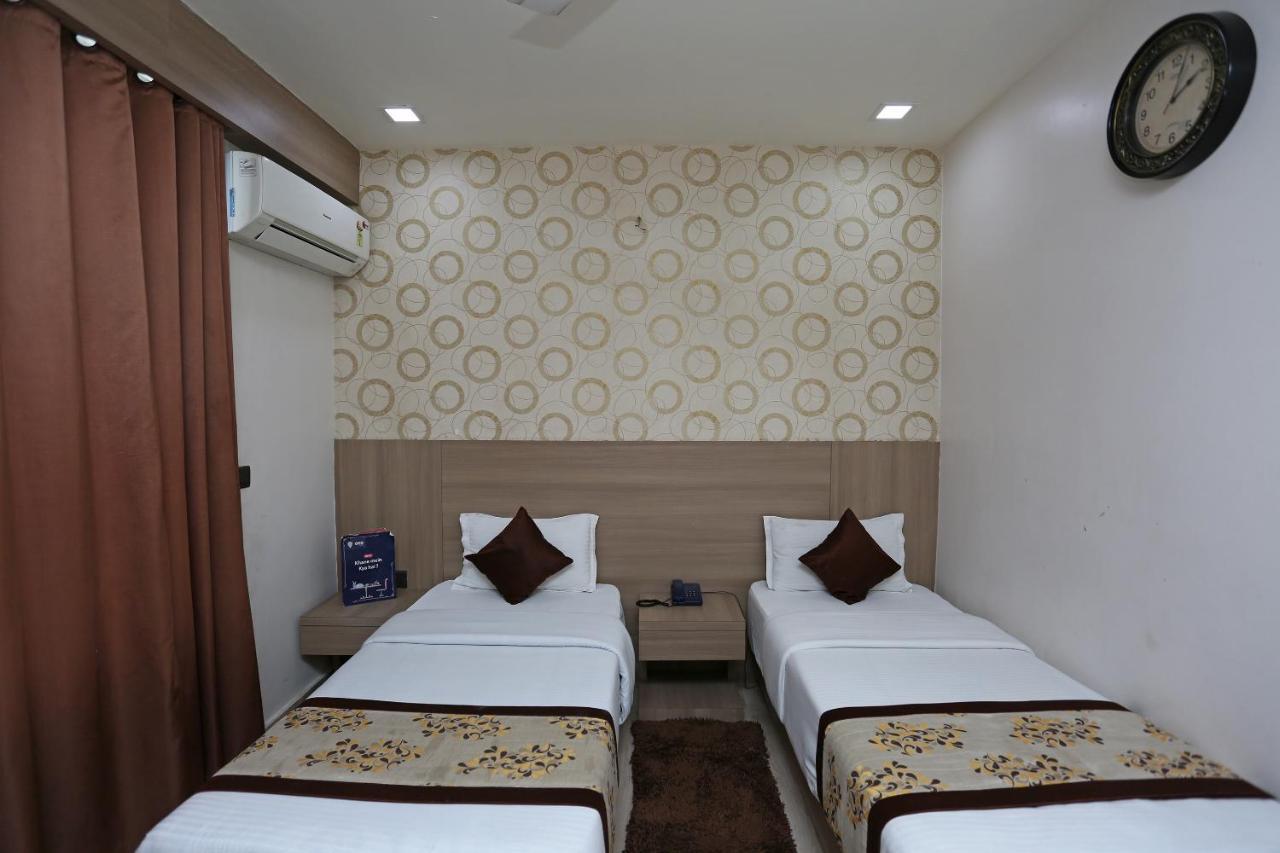 Capital O 5663 Gs Inn Chinhat Bagian luar foto