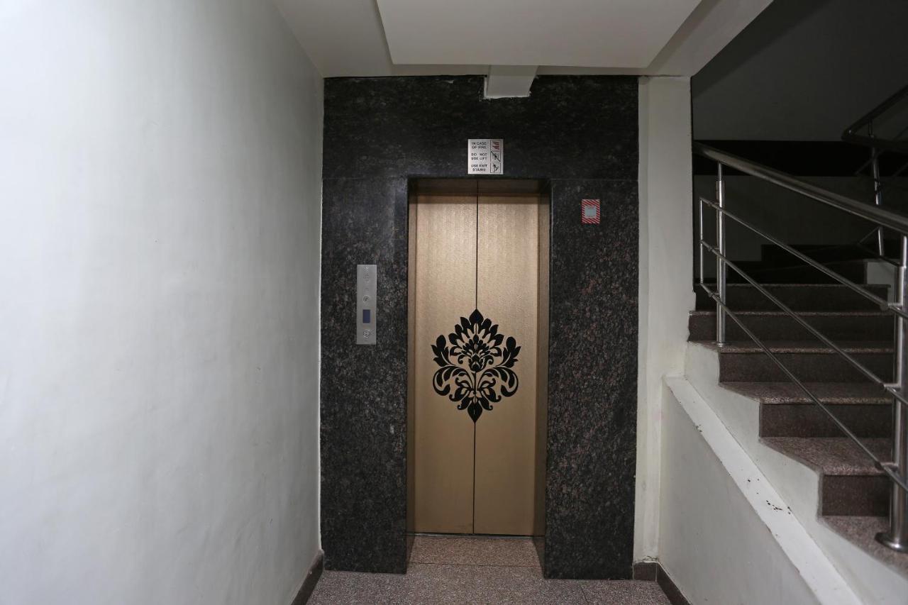 Capital O 5663 Gs Inn Chinhat Bagian luar foto