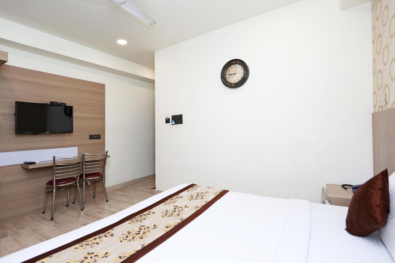 Capital O 5663 Gs Inn Chinhat Bagian luar foto