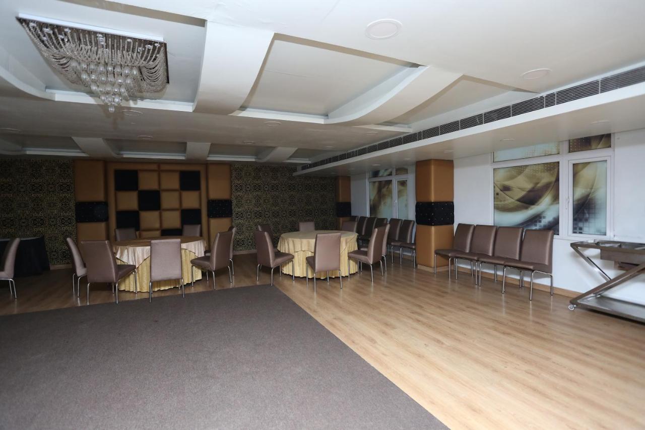 Capital O 5663 Gs Inn Chinhat Bagian luar foto