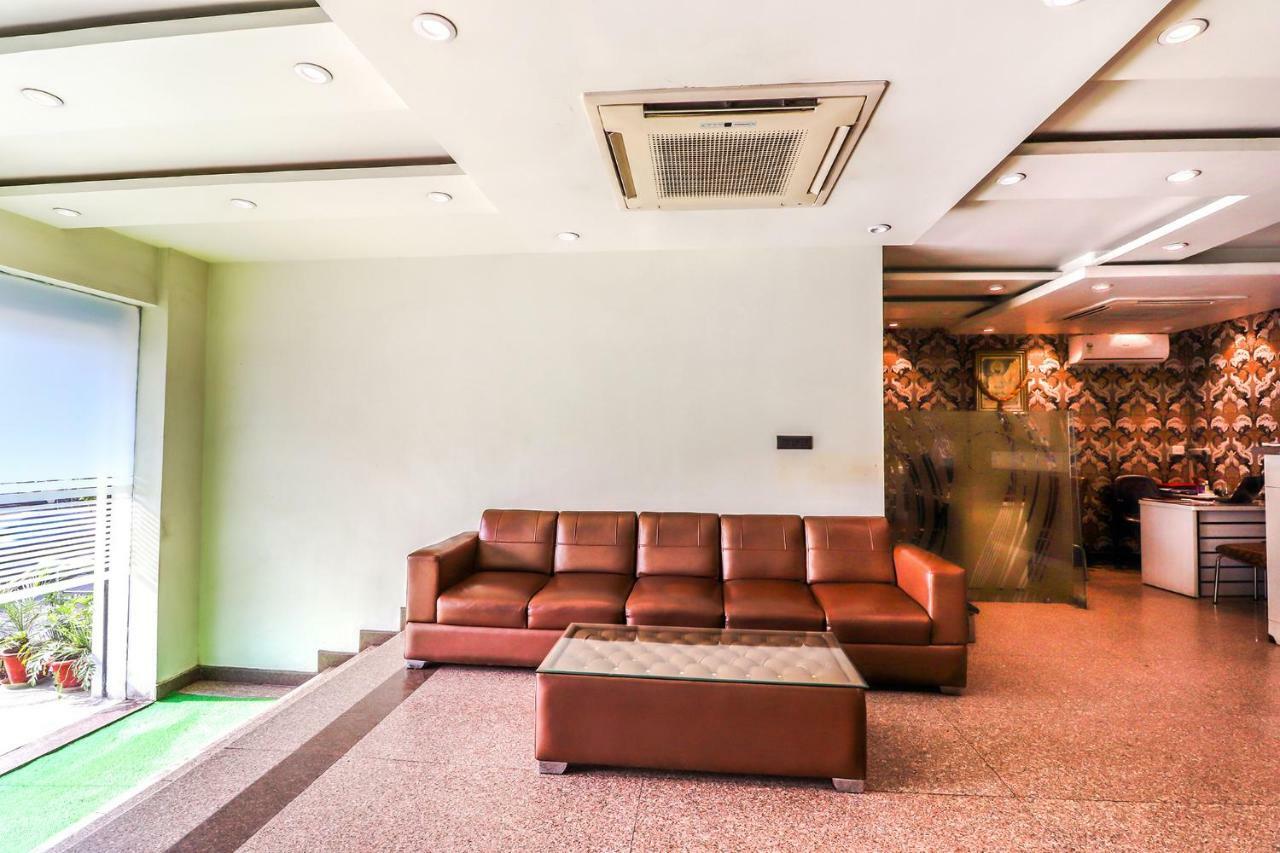 Capital O 5663 Gs Inn Chinhat Bagian luar foto