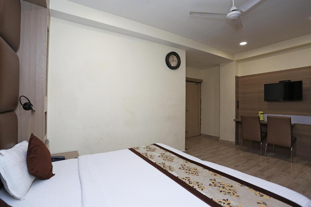 Capital O 5663 Gs Inn Chinhat Ruang foto