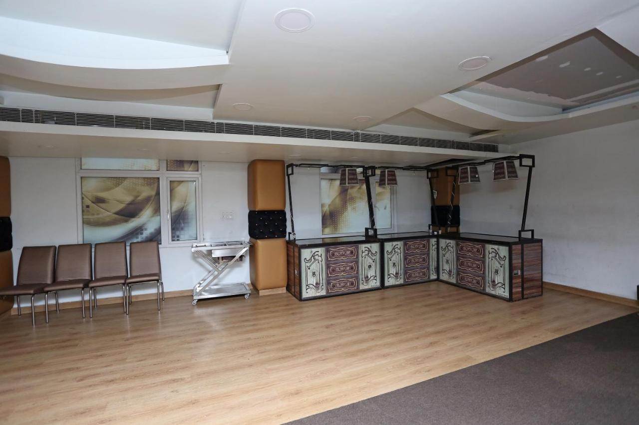 Capital O 5663 Gs Inn Chinhat Bagian luar foto