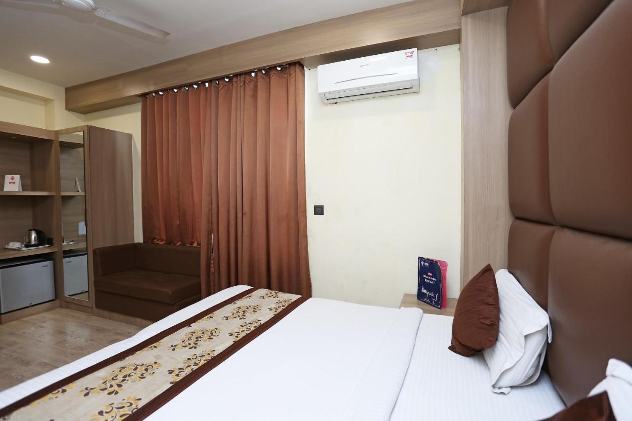 Capital O 5663 Gs Inn Chinhat Bagian luar foto